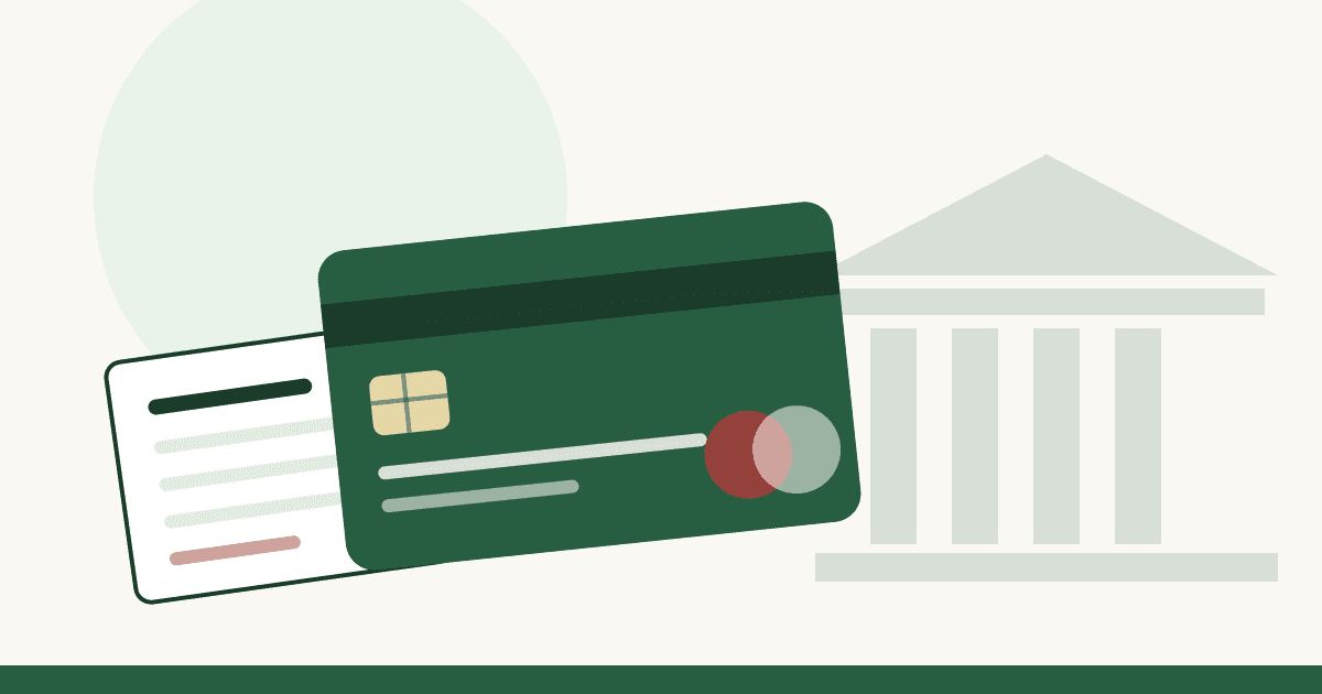 Une carte bancaire à puce, un relevé de compte et la façade d'une banque